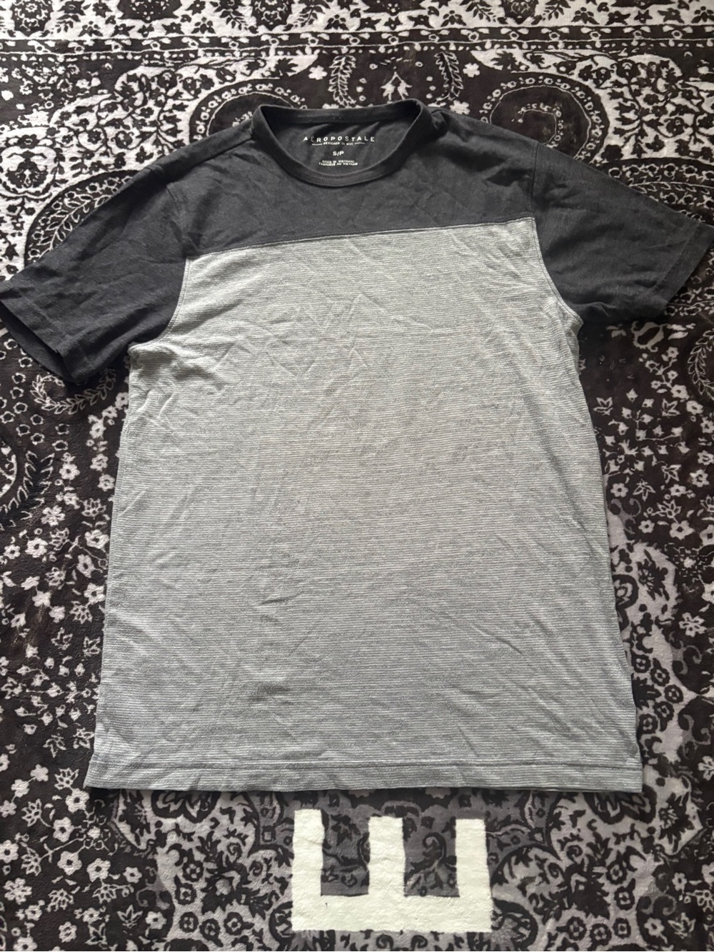 Aeropostale Men's Two-Tone Gray & Black Crew Neck T-Shirt Size Small